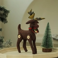 Renna di Natale in tessuto a quadri marroni con nastro festivo e campanello d'oro - Renna di Natale a Quadri Marroni Stile 2