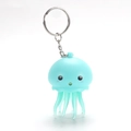 Mignon porte-clés méduse bleu clair avec visage de dessin animé et anneau argenté - Bleu