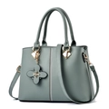 Bolso de mano para mujer verde Morandi con líneas de cuentas, asas y colgante de flores - Verde