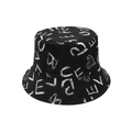 Detailansicht eines schwarzen Anglerhuts mit weißen Graffiti-LOVE-Buchstaben und Herzen - M(56-58cm) / Schwarz