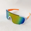 Gafas de ciclismo con montura blanca, patillas naranjas y lentes degradadas de colores - Montura Blanca Espejo Dorado