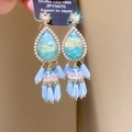 Detalle de los pendientes bohemios de plata 925 con piedras de gota azuladas - Aguja de Plata S925/Cobre/Zirconia/Perla de Imitación / Base Dorada Gota de Agua Azul (HE27313)