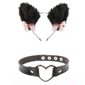 Detail van pluche kattenoren hoofdband met roze strikken en leren choker met hartje - Zwart Roze Strik Bel Hoofdband en Hart Choker