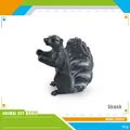 Statuetta realistica di puzzola con trama di pelliccia dettagliata, peso 26g, colore nero - Moffetta (26g)