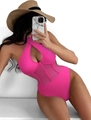 Detalle de monokini rosa neón con escote halter cruzado y paneles de malla técnica - S / Rosa Rojo
