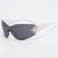 Y2K Wrap-Around Pilotenbrille mit grauen Gläsern, weißen Bügeln und Sternen-Verzierungen - C3-Glänzend Silber/Solid Weiß Bügel/Vollgrau