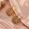 Boucles d'oreilles mandala dorées bohèmes avec motif floral ajouré sur soie rose - Or Antique Évidé Disque (7307)