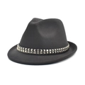 Dettaglio cappello fedora nero in lana con cinturino in pelle a doppie borchie argentate - M (56-58cm) / grigio scuro