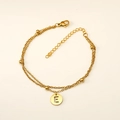 Bracelet double chaîne en acier inoxydable doré avec pendentif lettre E et billes - Lettre E (S-H202-E)