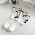 Calze bianche con volant, fiocchi in pizzo nero e pompon in stile dolce JK - Taglia unica / Bianco