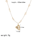 Detail van hartvormige ketting met gouden montuur, crème emaille en afmetingen - Wit Emaille Stenen Hart Ketting (TN3587-WT)