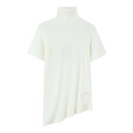 Camiseta blanca elegante de cuello alto y manga corta con un dobladillo asimétrico - XS / Blanco