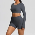 Detail van donkergrijze yogaset met high-waist shorts en handige zijzak voor sport - Grafietgrijs