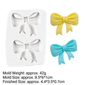 Moule à nœud en silicone blanc avec modèles en résine bleus et jaunes sur fond blanc - Modèle 4 / Gris