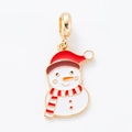 Détail d'un pendentif bonhomme de neige en émail rouge et blanc avec boucle dorée - Bonhomme de neige