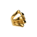 Detalle del anillo irregular dorado con textura orgánica de metal pulido liso - US 6 / Cruzado Abierto