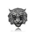 Detailaufnahme einer antiken silbernen Tigerkopf-Brosche mit feiner Metallstruktur - Retro Silber (D088-B)