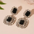 Détails des boucles d'oreilles argentées avec pierres noires et cristaux brillants - Style Strass Noir (WE1551)