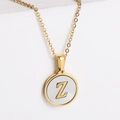 Collar de acero de titanio chapado en oro con colgante nácar letra Z elegante - Letra Z