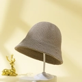 Cappello a secchiello in maglia beige minimalista da donna con design pieghevole estivo - M(56-58cm) / Marrone