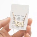 Collier doré chiffre des anges 333 avec chaîne fine sur carte thématique - 333 / Or