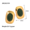 Gedetailleerde afmetingen en gewicht van gouden vintage oorbellen met groene kattenoog - Gouden Groene Edelsteen Stijl (JDE2023701)