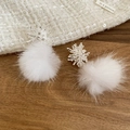 Details zu silbernen Schneeflocken-Ohrringen mit weißem Plüschpompon und Zirkonen - 925 Silberstift/Legierung/Zirkonia/Plüsch / Weiß