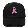 Cappellino da baseball in cotone nero con ricamo nastro rosa vista frontale - Regolabile / Nero