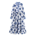 Maxikleid für Damen mit blauem Blumendruck, Hemdkragen, Gürtel und Stufenrock - XS / Weiß