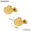Macro shot of gold shell earrings showing size 0.8cm by 0.7cm and weight 2.4g - Shell Style (BE00002BW)