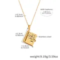 Dettaglio del ciondolo a forma di libro in acciaio inossidabile con incisione a cuore - Stile Mani Oro (RP022)