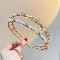 Diadema de doble capa con perlas blancas, pedrería y flores doradas para mujer - Blanco