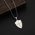 Collana a scudo vintage da uomo con trama corteccia e pendente a croce dorata in argento - Acciaio Oro (Ciondolo Argento Croce Oro)