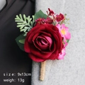 Boutonnière faite main en rose rouge foncé avec corde de jute pour mariage et fêtes - Rose rouge