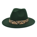 Détail d'un chapeau fedora vert foncé avec bande en cuir serpent et rivet doré chic - M (56-58cm) / Vert Foncé