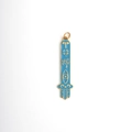 Hamsa-Hand-Anhänger aus blauer Emaille mit Goldfinish und bösem Blick auf weißem Grund - Blaues Totem Hamsa-Hand