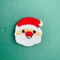 Barrette à cheveux Père Noël tricotée à la main pour enfants en rouge et blanc - Père Noël Tricoté
