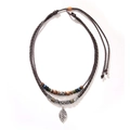 Etnische choker met bruin gevlochten koord, kleurrijke kralen en zilveren blad hanger - Blad Ketting