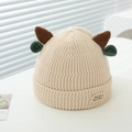 Dettaglio berretto in maglia crema con corna marroni, orecchie verdi e patch Moo - 1-3 Anni / Beige