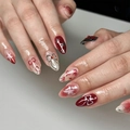 Zoete amandel nagels met rode blush, zilveren sterren en 3D-strikjes op lichte basis - Rode Strik Ster Stijl (JP3256 Lijmstijl)