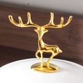 Dettaglio ravvicinato di una statuetta di cervo in lega di zinco dorato su coperchio - Grande Renna / Oro