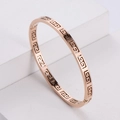 Bracciale in acciaio inossidabile oro rosa con motivo geometrico traforato su base bianca - Oro rosa