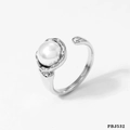 Anillo ajustable de plata con una gran perla blanca y detalles de circonita - Estilo Abierto de Una Sola Perla con Base de Concha(PBJ532) / Plateado