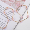 Pulsera de cuentas de flores rosas con cadena de acero de titanio dorado sobre fondo - 1 Metro/Paquete / Cuarzo rosa