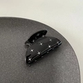 Pince à cheveux noire élégante avec strass brillants sur un plateau minimaliste chic - 6cm / Noir