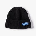 Gorro de punto negro clásico con parche de letras azul para hombres y mujeres - Negro (21B024)