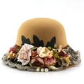 Chapeau cloche élégant en laine camel pour femme avec fleurs, dentelle et perles - M(56-58cm) / Camel