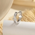 Zilveren klavertje vier oorring met vierkante en ronde edelstenen op een witte basis - Zilver (Enkel)