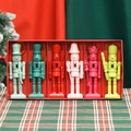 Sechser-Set bunte 13 cm Nussknacker-Soldaten aus Holz in einer roten Weihnachtsbox - M13611 Gedecktes Buntes 6er-Set