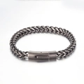 Dettaglio del bracciale vintage in acciaio al titanio con chiusura a cilindro e catena - 21cm / Argento antico